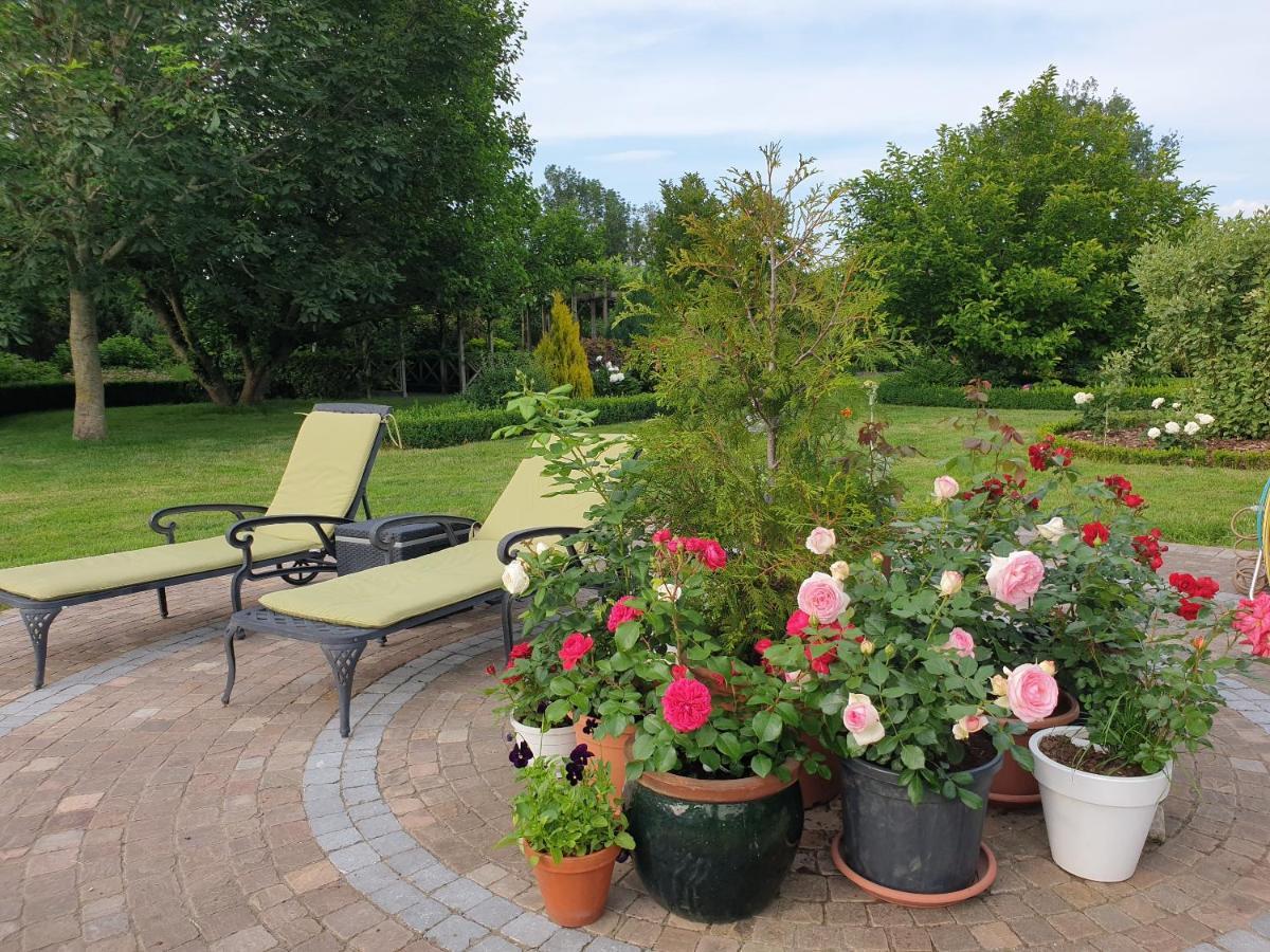 B&B Secret Garden Adults Only Voeren Luaran gambar